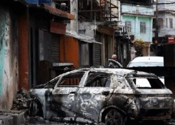 Moradora obrigada a filmar rendição, ‘monte’ de fuzis, bombas em drones, cariocas a pé: veja imagens da megaoperação no Rio