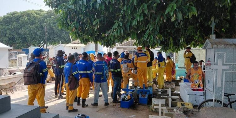 Cemitérios de Itacoatiara terão horário especial e passam por limpeza intensificada para o Dia de Finados