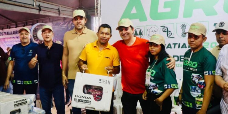 ExpoFest 2025: Prefeitura e deputado Thiago Abrahim entregam implementos e celebram R$ 4,5 milhões em investimentos no setor primário 