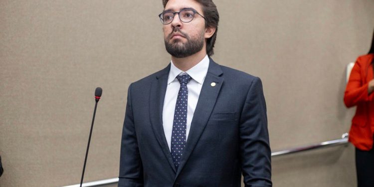 Projeto de Thiago Abrahim reconhece serviço voluntário em saúde como experiência profissional