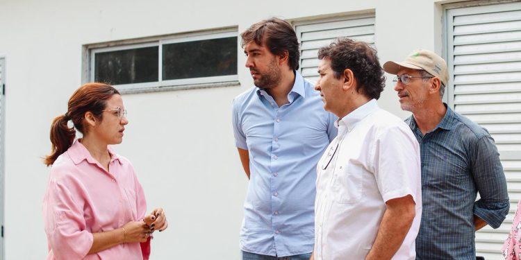 Prefeito Mário Abrahim e deputado Thiago Abrahim visitam UPA após repasse de gestão para a Prefeitura de Itacoatiara