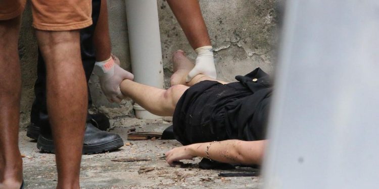 Assassinato: mulher é encontrada morta com dois ferimentos na cabeça na zona leste de Manaus