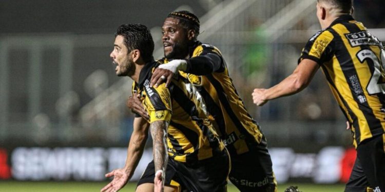 Matemática mantém viva a esperança do Amazonas FC na Série B