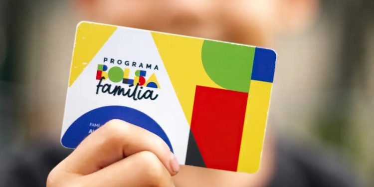 Bolsa Família de novembro começa a ser pago nesta sexta-feira (14); veja quem recebe