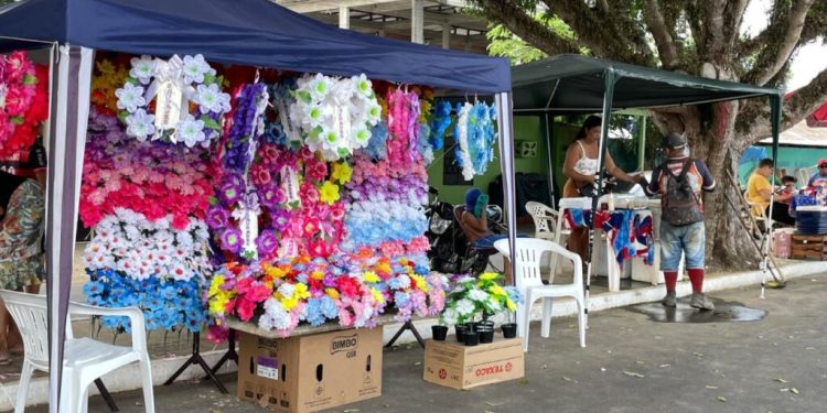 Com apoio da Prefeitura, trabalhadores garantem renda na véspera de Finados e movimentam a economia em Itacoatiara