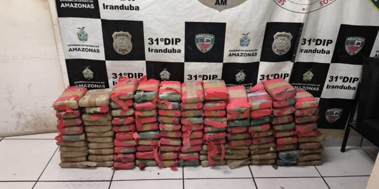 Após denúncia, polícia apreende 112 pacotes de maconha na zona rural de Iranduba