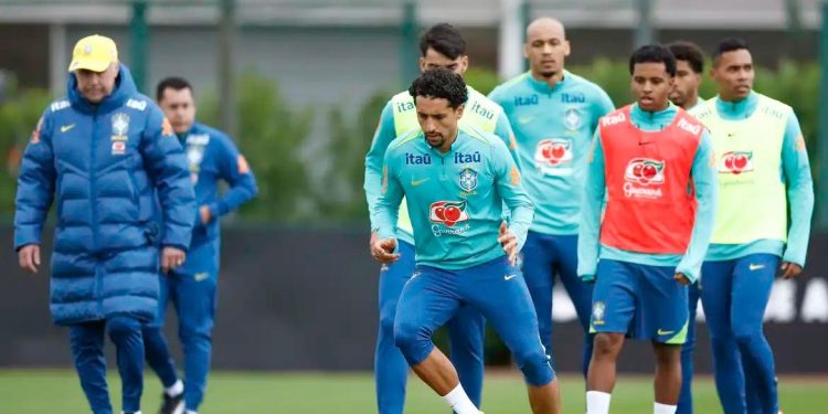 Com equipe completa, Ancelotti comanda atividade em Londres