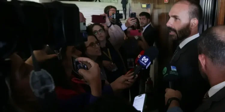 STF torna Eduardo Bolsonaro réu por coação no curso do processo em articulação com governo dos EUA