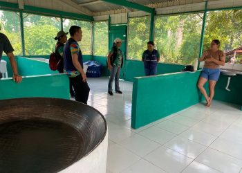 Prefeitura realiza visita técnica na Casa de Farinha da Associação de Produtores Rurais da comunidade Monte Cristo, na região do Rio Arari, para garantir participação nos editais da merenda escolar