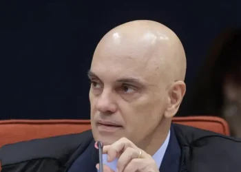 Defesa de Bolsonaro pede ao STF autorização para visitas de Tarcísio e aliados