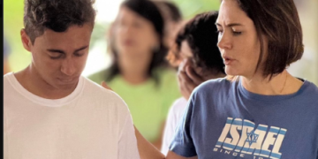 Michelle Bolsonaro chama Nikolas Ferreira de ‘filho 06’ após ato em Brasília