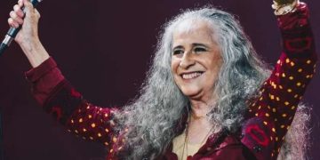 Maria Bethânia se torna a primeira cantora de MPB a ganhar um Grammy