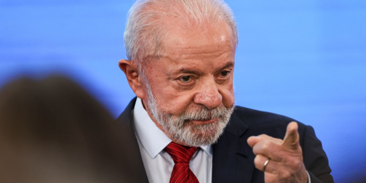 Lula barra ‘supersalários’ na Câmara e veta penduricalhos que furavam o teto de R$ 46 mil
