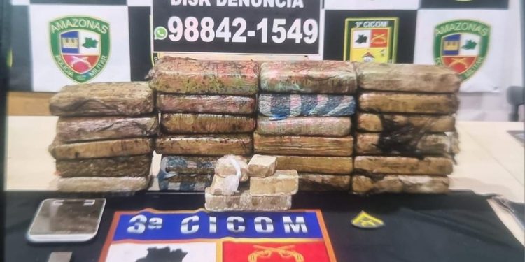 Polícia apreende 23 kg de maconha em veículo na zona sul de Manaus