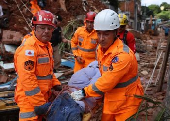 Chuvas fortes deixam 64 mortos em Juiz de Fora e Ubá