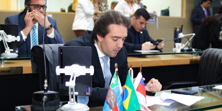 Deputado Thiago Abrahim propõe medidas de proteção para mulheres motoristas de aplicativo no Amazonas