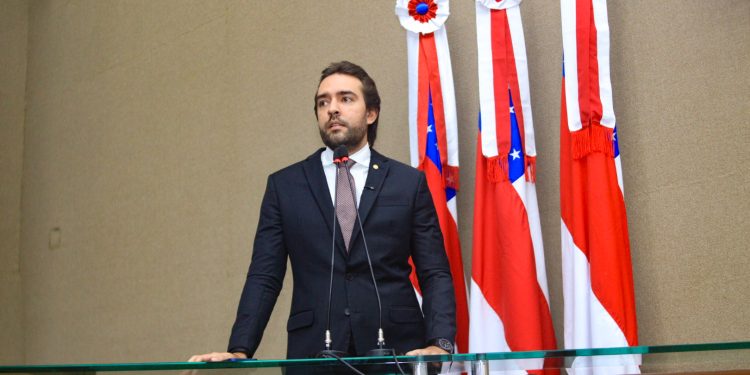Thiago Abrahim propõe lei para fortalecer atendimento a pacientes com AVC no AM