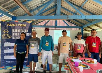 Prefeitura de Itacoatiara promove curso de associativismo para produtores rurais no Lago de Serpa