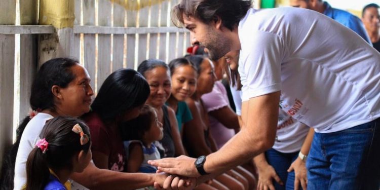 Thiago Abrahim visita escolas na zona rural de Maués e reforça compromisso com a educação