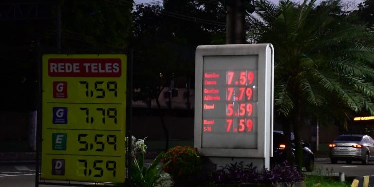 Estados adiam para segunda (30) decisão sobre redução do preço do diesel