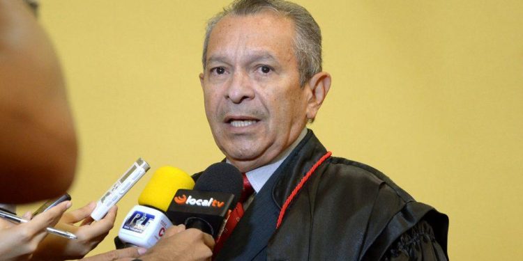 Após nove dias preso, desembargador aposentado Rafael Romano ganha direito a prisão domiciliar