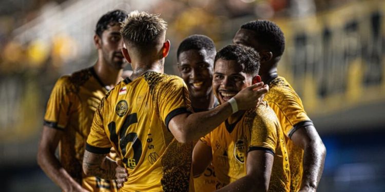 Amazonas FC bate Gazin Porto Velho e segue vivo na Copa Norte