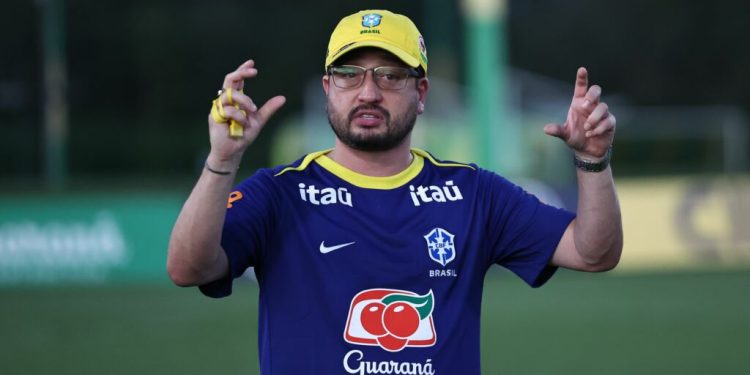 “Podem esperar uma Seleção aguerrida e muito conectada”, diz Arthur Elias