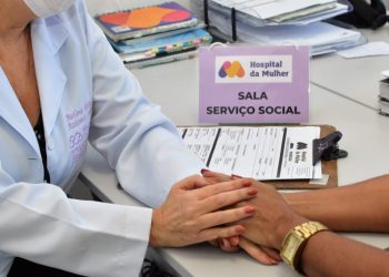 Comissão aprova piso salarial de R$ 5,5 mil para assistentes sociais