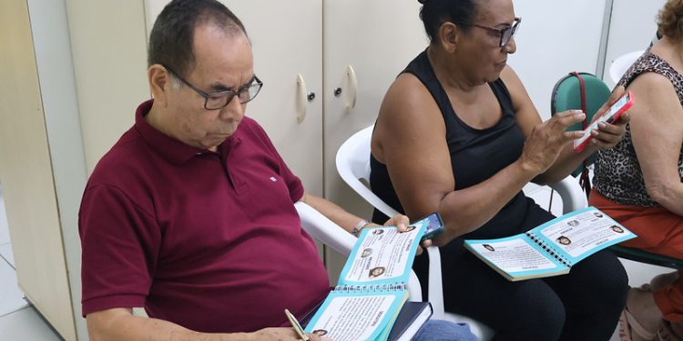 Projeto “Bê-á-bá Digital” leva letramento digital a idosos em Manaus