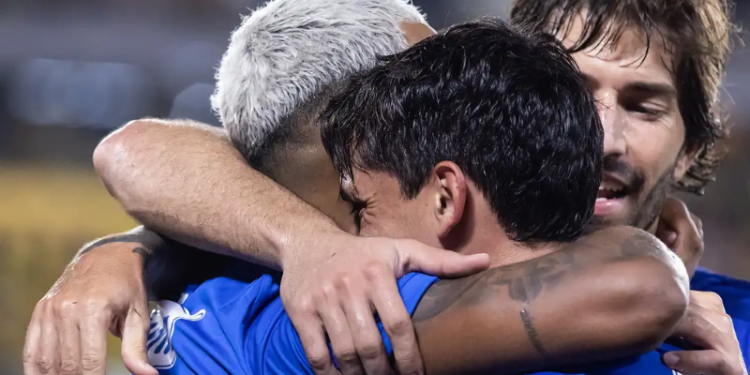 Matheus Pereira decide e Cruzeiro estreia da Libertadores com vitória