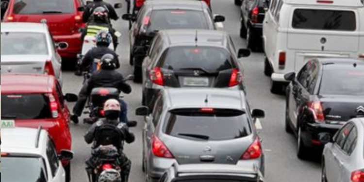 Comissão aprova faixa exclusiva para motos em capitais e rodovias