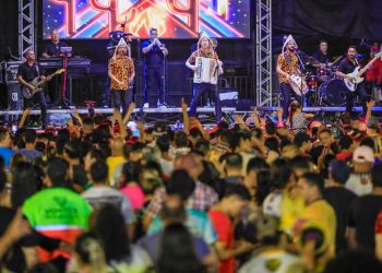 65º Festival Folclórico do Amazonas Categoria Ouro abre com apresentação da banda pernambucana Fulô de Mandacaru