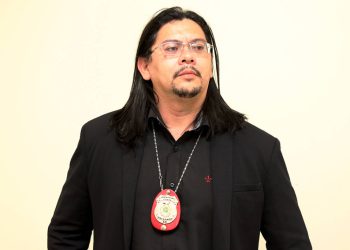 Justiça mantém prisão de delegado e investigador por extorsão em Manaus