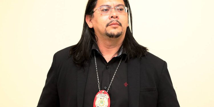 Justiça mantém prisão de delegado e investigador por extorsão em Manaus