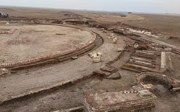 Arqueólogos descobrem no Egito templo de 2.200 anos dedicado ao deus Pelúsio