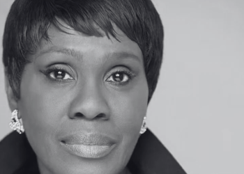 Morre Dee Freeman, atriz de ‘Arquivo X’ e ‘Shameless’, aos 66 anos