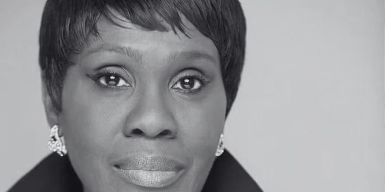 Morre Dee Freeman, atriz de ‘Arquivo X’ e ‘Shameless’, aos 66 anos