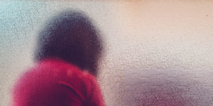 Menina é abusada por padrasto; suspeito teria engravidado outra criança no AM