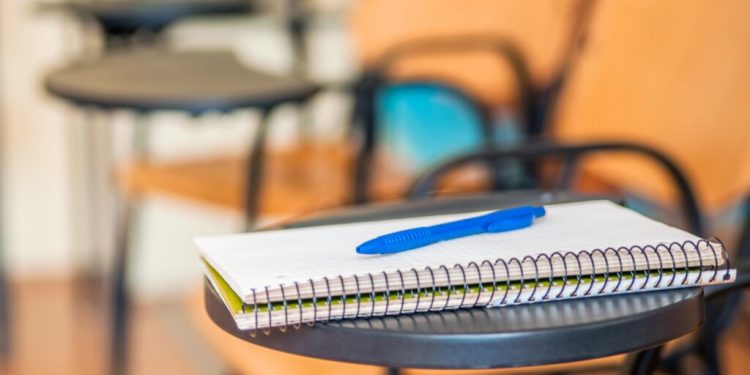 Professor é denunciado por importunação sexual contra alunos no AM