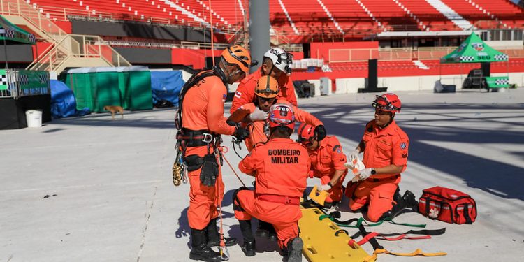 Parintins 2023: Corpo de Bombeiros realiza simulados de ocorrência em pontos estratégicos da Ilha Tupinambarana