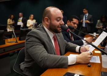 Deputado Fausto Jr. propõe debate sobre exploração de terras raras