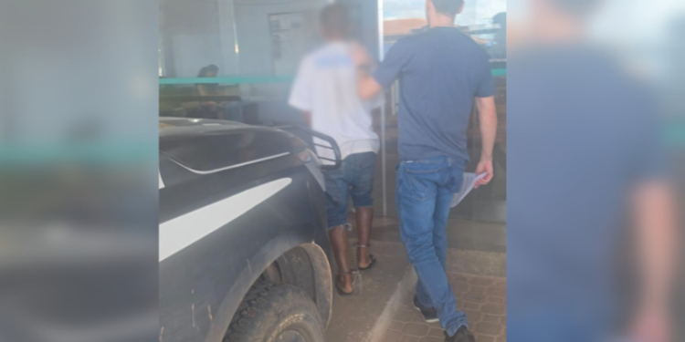 Homem é preso após invadir casa da mãe e ameaçá-la por dinheiro no AM