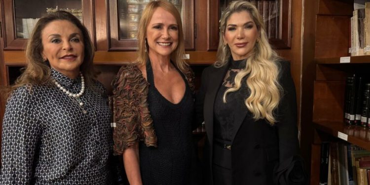 Juíza Lídia Carvalho empossa diretoria da ABMCJ-AM em cerimônia no TCE-AM