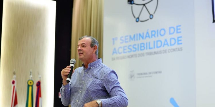 Lars Grael inspira superação em evento de acessibilidade do TCE-AM