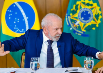 “Essa guerra é inconsequente”, diz Lula ao citar Trump e defender papa Leão XIV