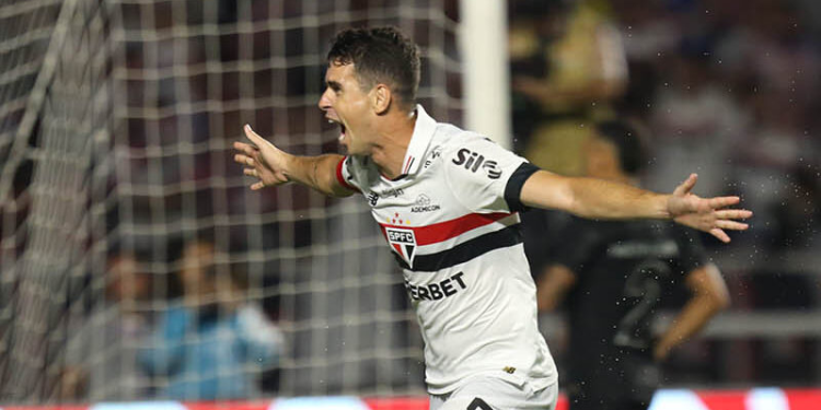 Brasileiro Oscar se aposenta aos 34 anos com problemas cardíacos