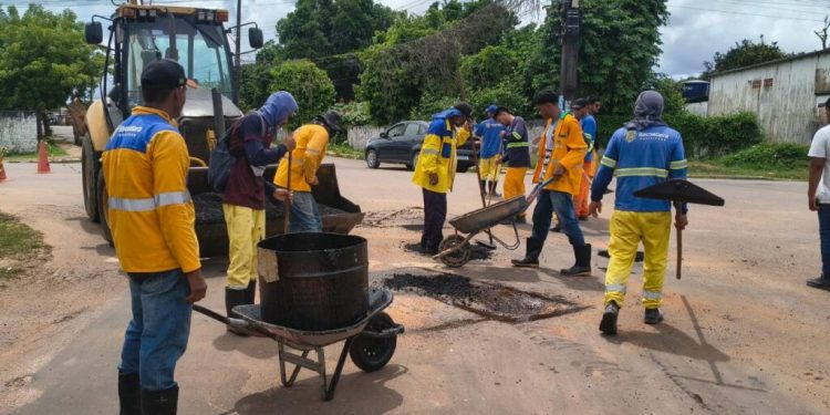 Prefeitura de Itacoatiara leva operação tapa-buraco ao Centro, São Cristóvão, São Francisco e Conjunto Novo Horizonte
