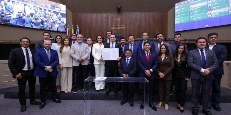 Roberto Cidade assume o Governo e faz chamado duro pela governabilidade no Amazonas