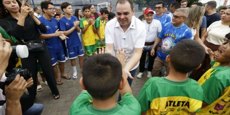 Roberto Cidade entrega ‘Centro Social Chapéu de Zinco’ no bairro Betânia