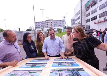 Governador Roberto Cidade vistoria nova unidade de saúde do Amazonas